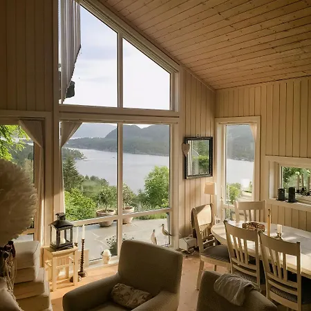 Cozy With Okstrafjord View Tatil Evi Jelsa