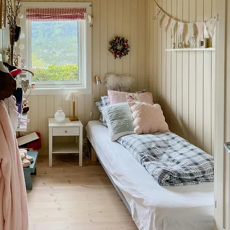 Feriehus Cozy With Okstrafjord View Jelsa